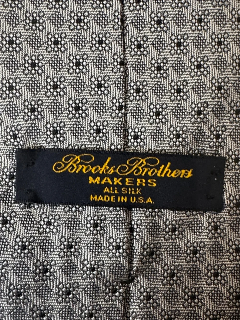 Brooks Brothers Men’s Necktie Gray with Blue Geometric Design 100% Silk USA